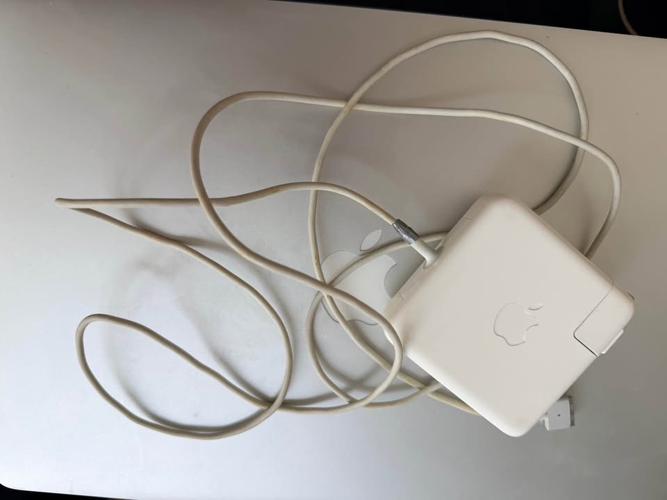 MacBook Pro 15'' 2014 (16GB RAM, 256GB SSD) 6 MacBook Pro 15'' 2014 (16GB RAM, 256GB SSD)