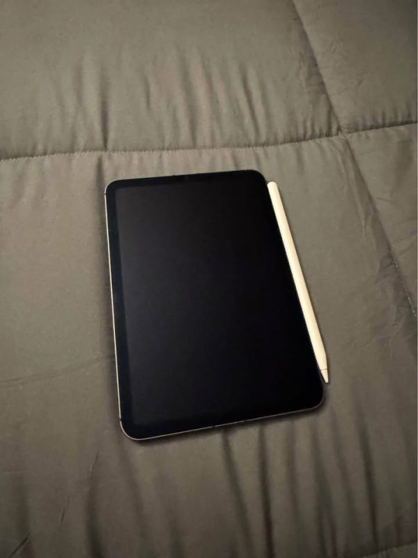 ·iPad Mini 6 w/ Pencil