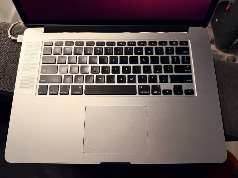 MacBook Pro 15'' 2014 (16GB RAM, 256GB SSD) 7 MacBook Pro 15'' 2014 (16GB RAM, 256GB SSD)