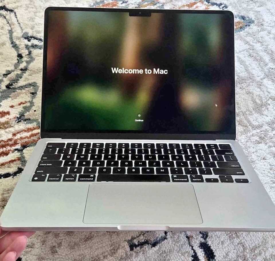 1TB MacBook Air M2, 2022 9 1TB MacBook Air M2, 2022