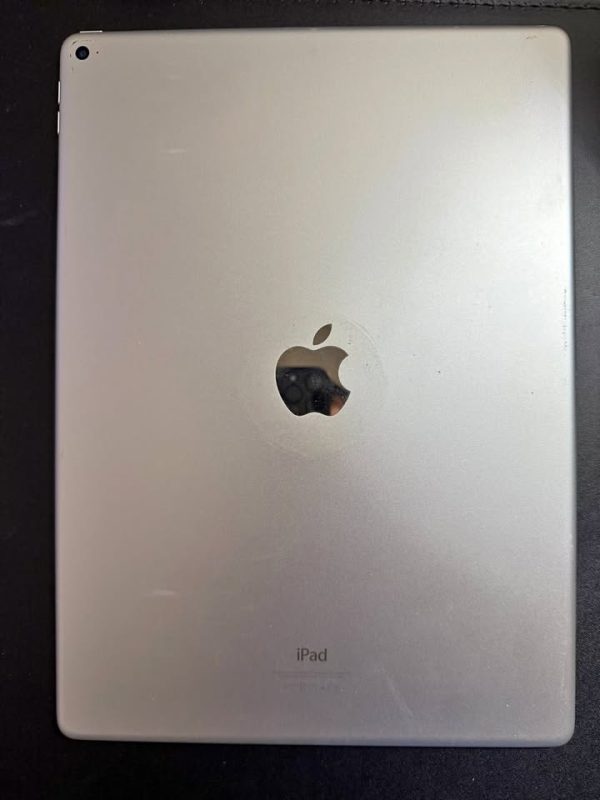 Apple iPad Pro (32GB, Wi-Fi, Silver) 12.9in Tablet with case and cords