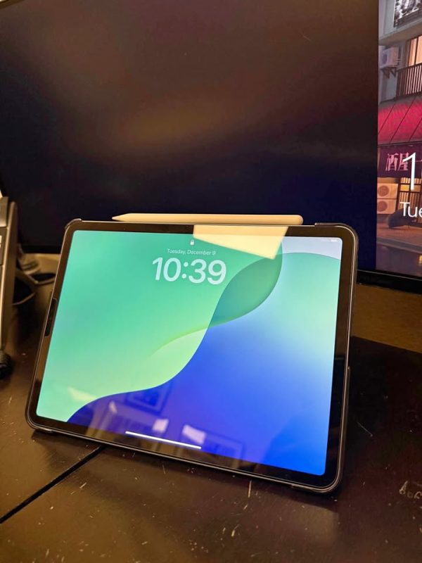 iPad Pro (11 inch) (3rd Gen) 256 GB AND Apple Pencil