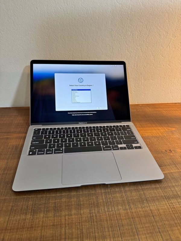 Apple MacBook Air (M1, 2020) - A2337