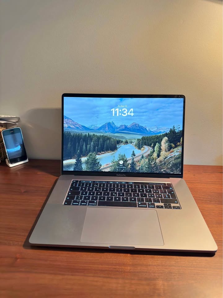 MacBook Pro 16” (2019) — i7 / 32GB RAM / 512GB SSD / AMD 5300M 1 MacBook Pro 16” (2019) — i7 / 32GB RAM / 512GB SSD / AMD 5300M