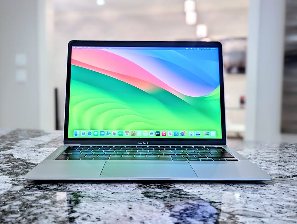 2017 MacBook AIR 12 RETINA | Intel Core M3 2.2GHz • 256GB SSD | Excellent Condition 1 2017 MacBook AIR 12 RETINA | Intel Core M3 2.2GHz • 256GB SSD | Excellent Condition