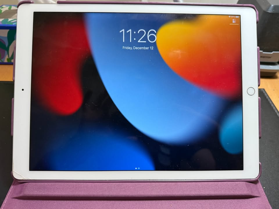 Apple iPad Pro (32GB, Wi-Fi, Silver) 12.9in Tablet with case and cords 2 Apple iPad Pro (32GB, Wi-Fi, Silver) 12.9in Tablet with case and cords