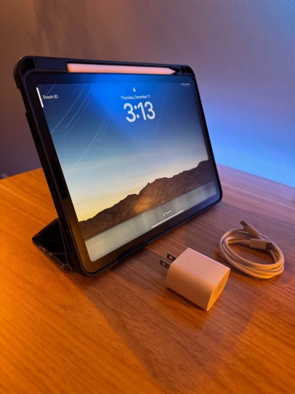 iPad Air + Case + Apple Pencil