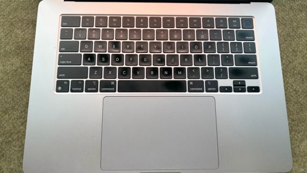 2023 Macbook Air 15" M2 256gb 8gb ram