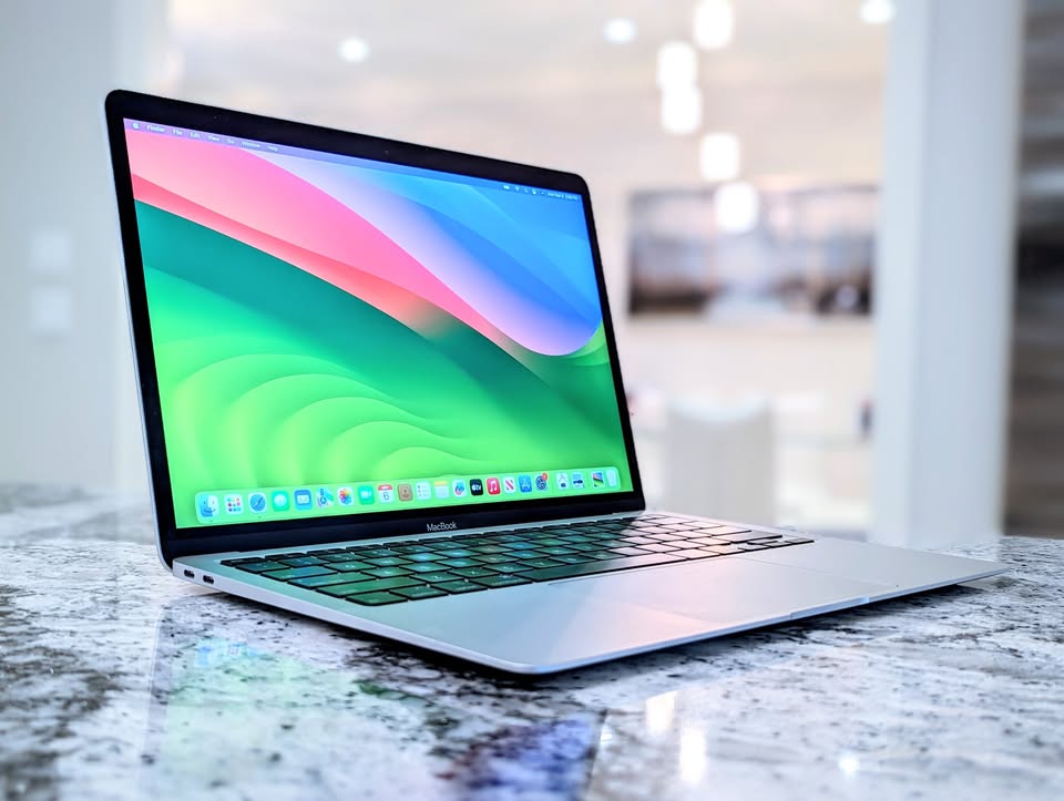 2017 MacBook AIR 12 RETINA | Intel Core M3 2.2GHz • 256GB SSD | Excellent Condition 2 2017 MacBook AIR 12 RETINA | Intel Core M3 2.2GHz • 256GB SSD | Excellent Condition