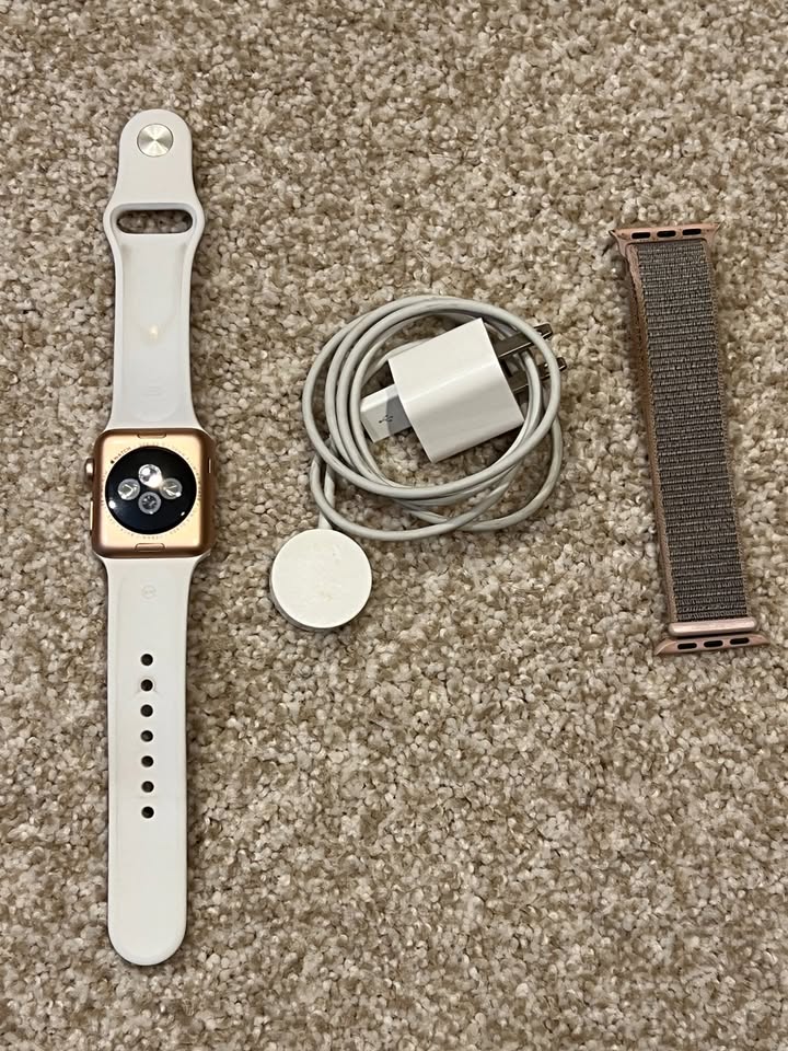 Apple Watch Series 3 (GPS + Cellular) 38mm 3 Apple Watch Series 3 (GPS + Cellular) 38mm