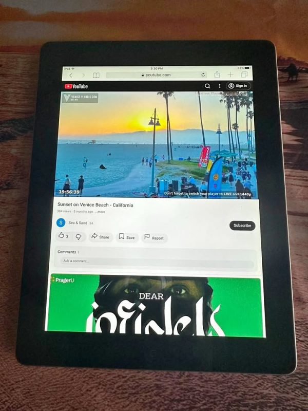 iPad First Gen Tablet 16GB - 9.7 inch