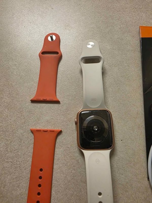 Apple watch Series 5 44mm GPS, with new staps from apple, screenprotector, charging cable