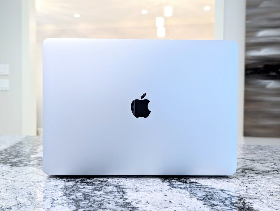 2017 MacBook AIR 12 RETINA | Intel Core M3 2.2GHz • 256GB SSD | Excellent Condition 3 2017 MacBook AIR 12 RETINA | Intel Core M3 2.2GHz • 256GB SSD | Excellent Condition