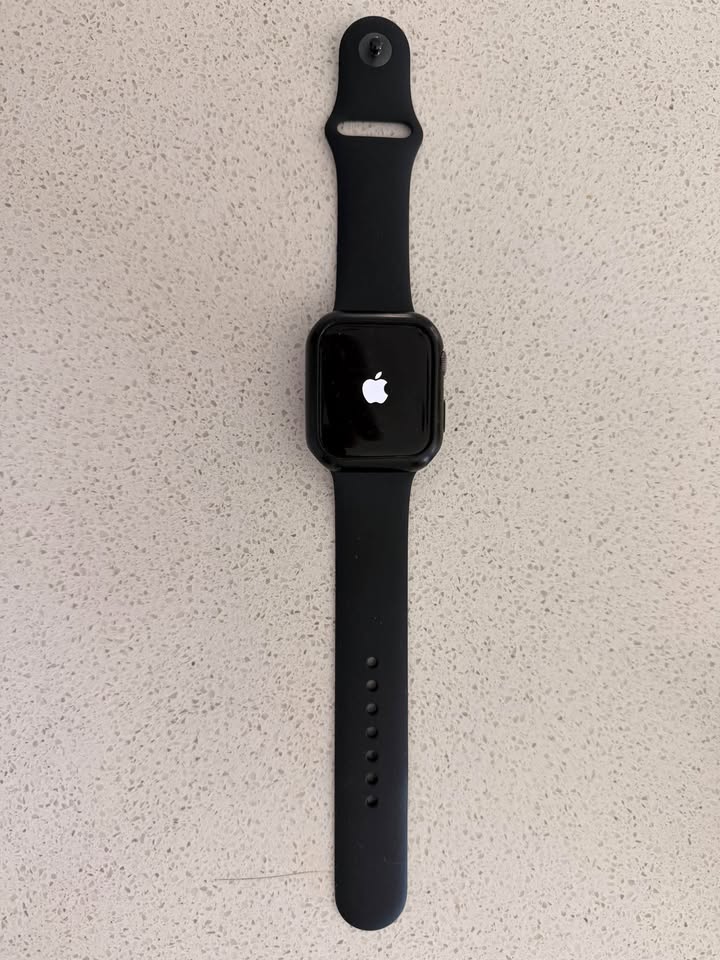 Apple iWatch series 44mm 2 Apple iWatch series 44mm