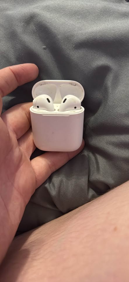 airpods and beats