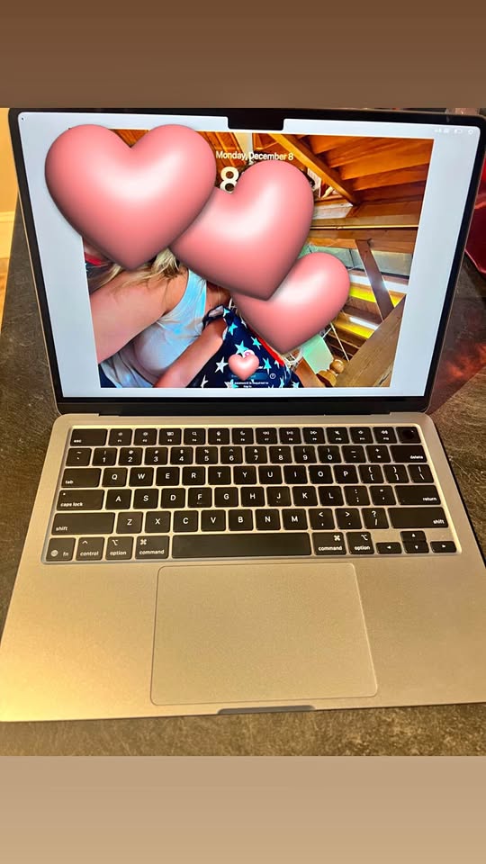 Apple 2025 Macbook Air 13 inch laptop with M4 chip