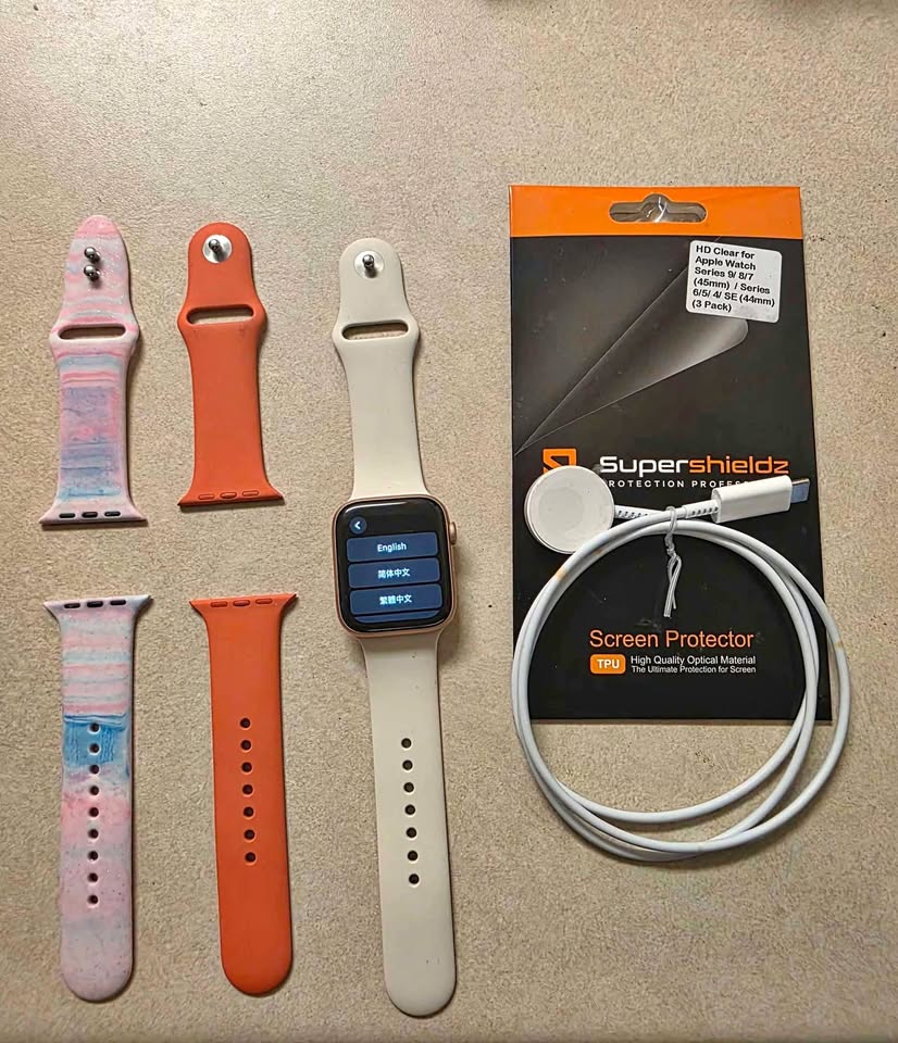 Apple watch Series 5 44mm GPS, with new staps from apple, screenprotector, charging cable 3 Apple watch Series 5 44mm GPS, with new staps from apple, screenprotector, charging cable