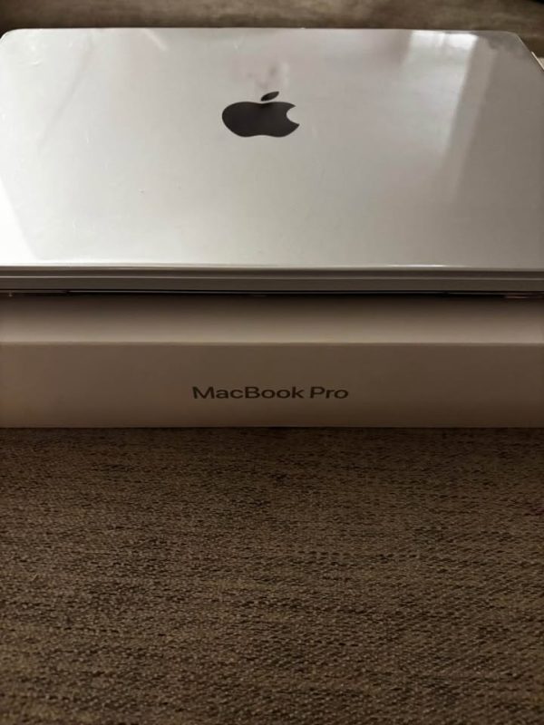 Apple M1 Max 14” MacBook Pro 1TB SSD