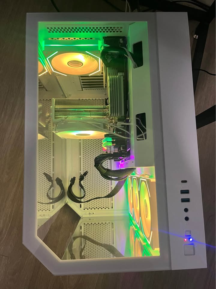 WHITE GAMING PC / NO GPU 1 WHITE GAMING PC / NO GPU