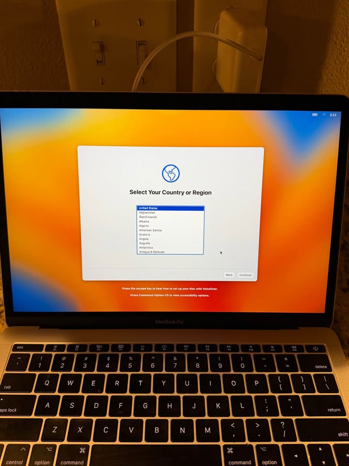 MacBook Pro 13” 1 MacBook Pro 13”