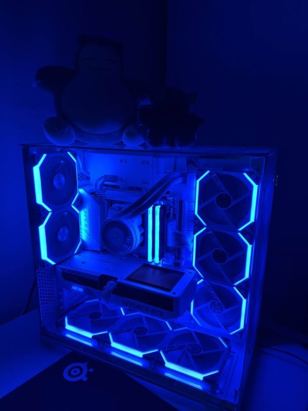 High-End White Gaming PC