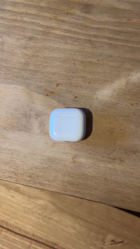 Apple Mac book air 2017 and AirPods 4s