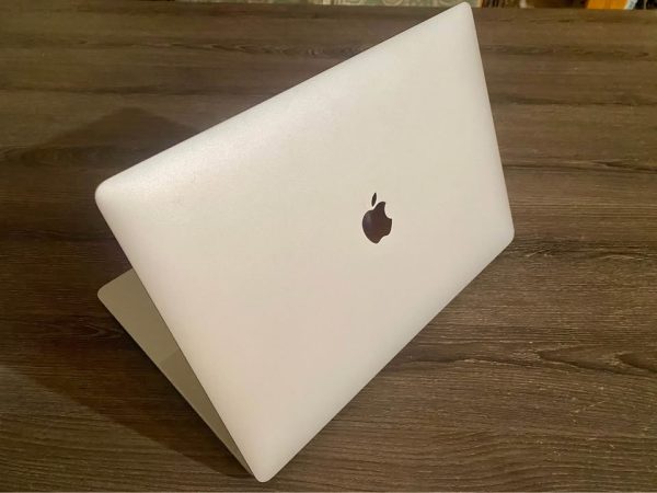 Macbook Pro 15” 2018, 32GB RAM, 512GB SSD, 2.6Ghz 6-Core i7 Processor, Radeon 560 4GB Graphics