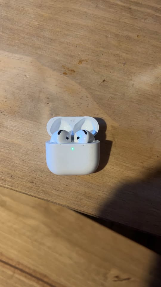 Apple Mac book air 2017 and AirPods 4s 3 Apple Mac book air 2017 and AirPods 4s