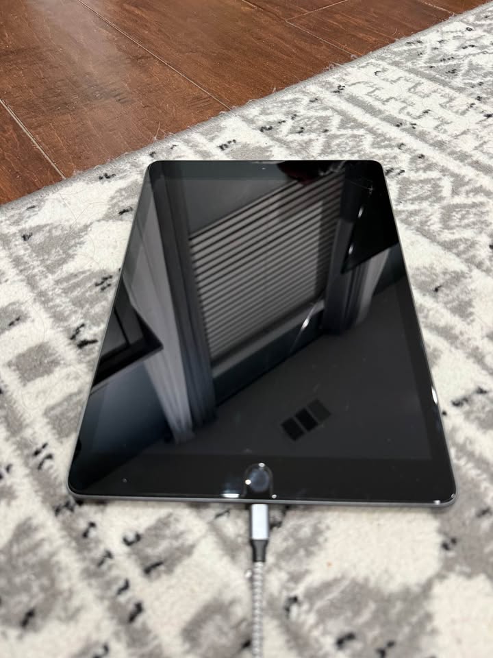 iPad 10.2” in 8th generation 1 iPad 10.2” in 8th generation