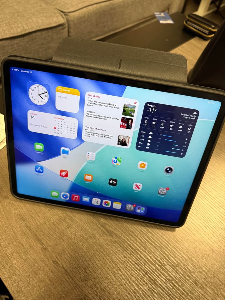 iPad M1 12.9 inch Cellular | Apple pencil | Magic Keyboard | with Extra Cases and folio 3 iPad M1 12.9 inch Cellular | Apple pencil | Magic Keyboard | with Extra Cases and folio