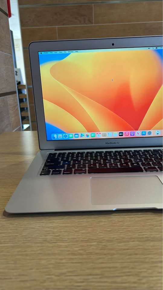 Apple MacBook Air 13” i5/4GB/256GB