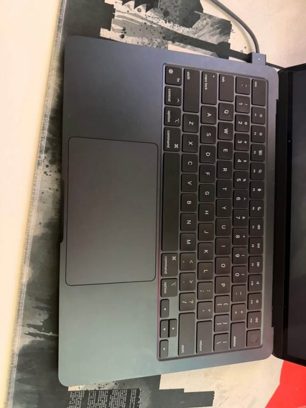 2022 Macbook air 13.8 inch 256gb 8gb ram