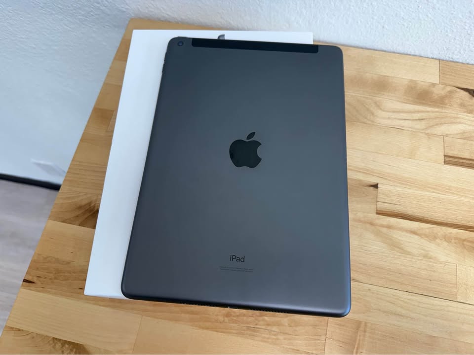 Apple iPad 9th Gen / WiFi+Cellular model 2 Apple iPad 9th Gen / WiFi+Cellular model