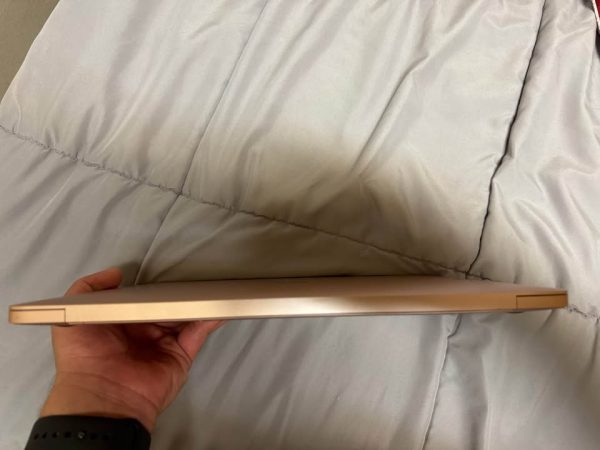 MacBook Air in Gold (Retina, 13-inch, 2019)