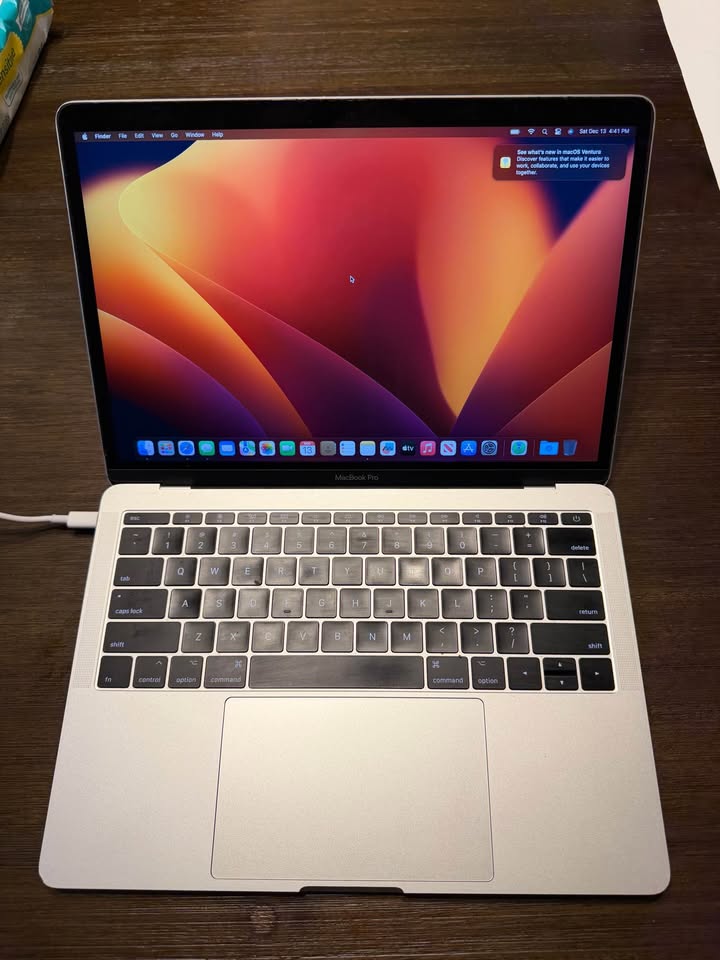 MacBook Pro 13” 4 MacBook Pro 13”