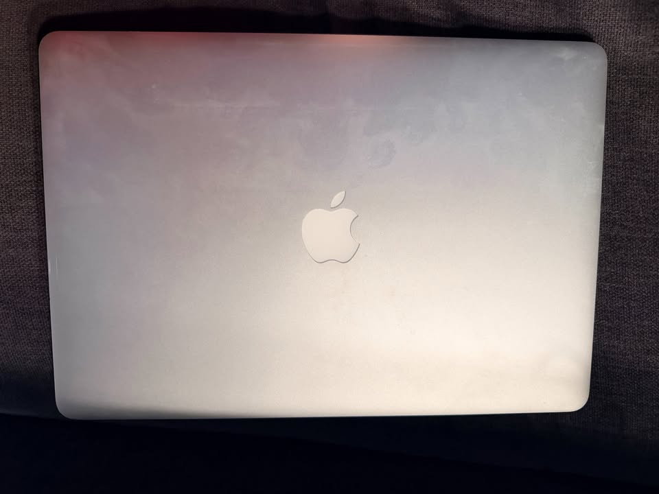 MacBook Pro 15'' 2014 (16GB RAM, 256GB SSD) 8 MacBook Pro 15'' 2014 (16GB RAM, 256GB SSD)