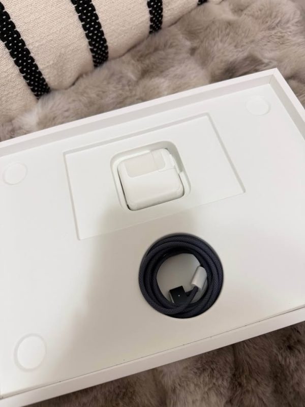 MIDNIGHT MACBOOK AIR M4