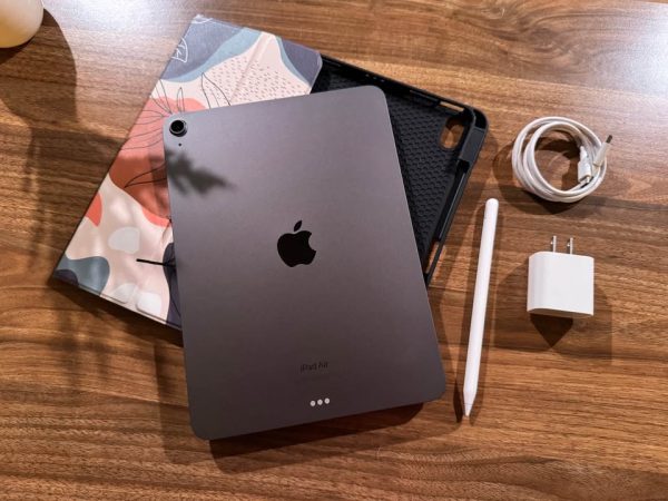 iPad Air + Case + Apple Pencil