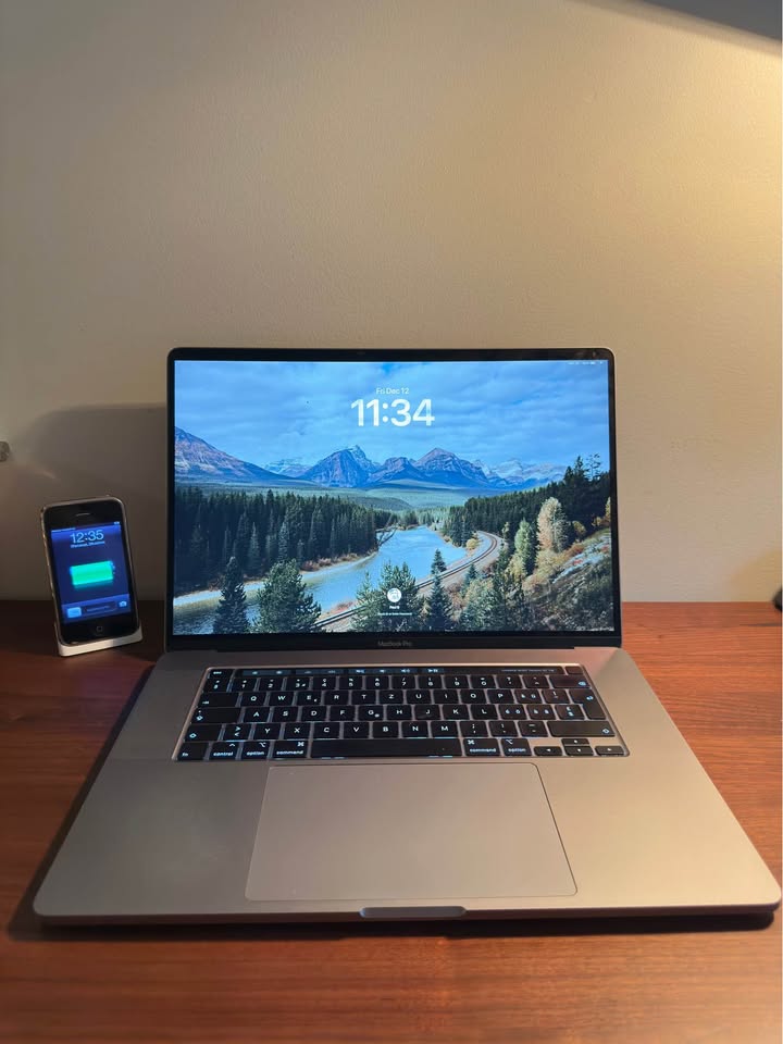 MacBook Pro 16” (2019) — i7 / 32GB RAM / 512GB SSD / AMD 5300M 3 MacBook Pro 16” (2019) — i7 / 32GB RAM / 512GB SSD / AMD 5300M
