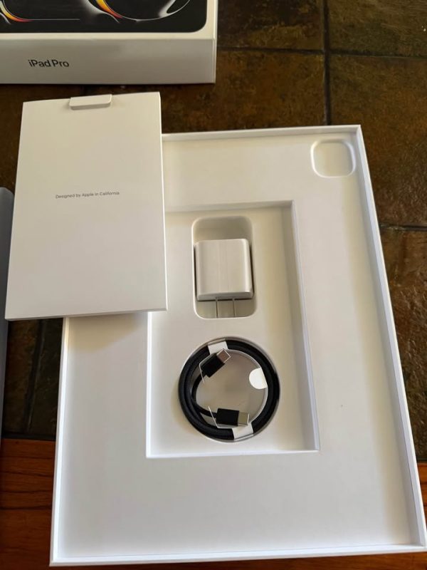Apple 13 inch iPad Pro M4 chip Built for Apple Intelligence Wi-Fi + Cellular 256GB - Like New