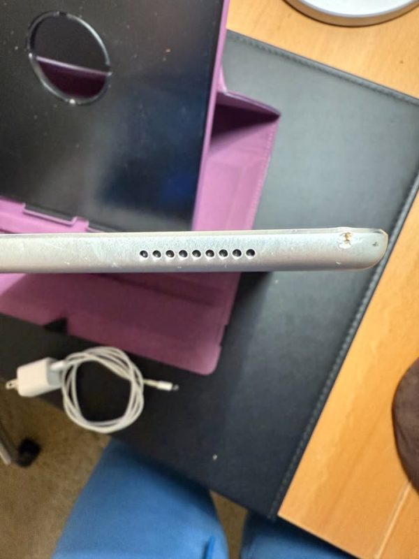 Apple iPad Pro (32GB, Wi-Fi, Silver) 12.9in Tablet with case and cords