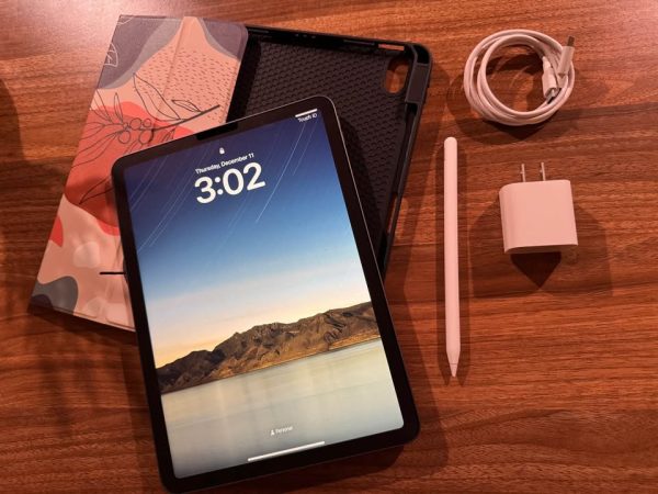 iPad Air + Case + Apple Pencil