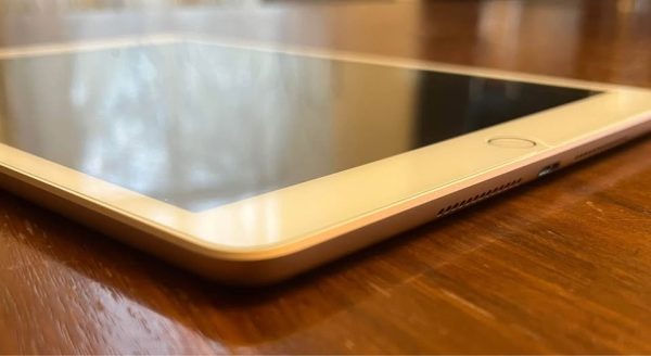 Apple iPad (Gold, 8th Generation, WiFi)