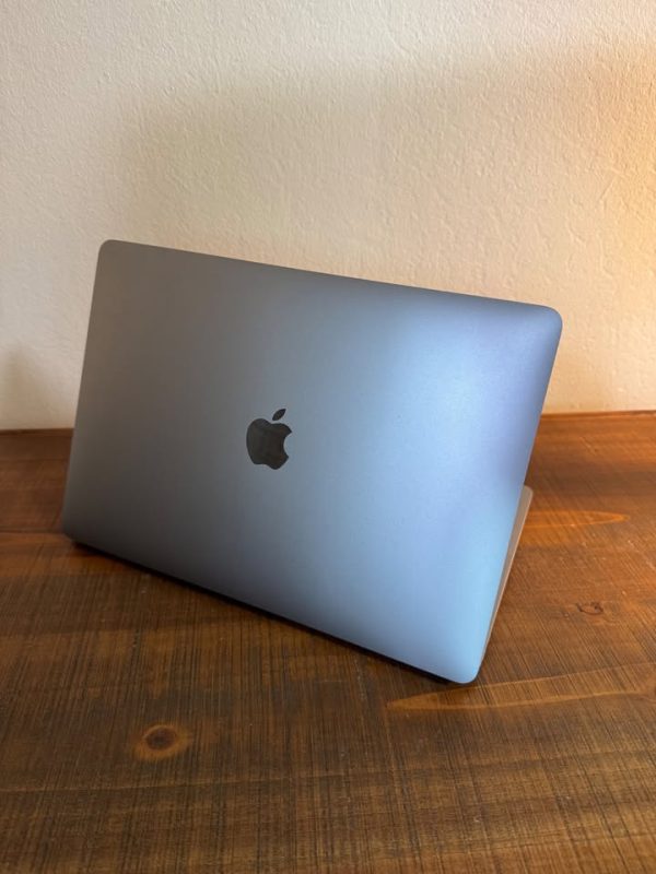 Apple MacBook Air (M1, 2020) - A2337