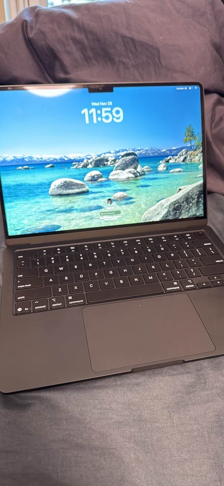 2025 MacBook Air 13 inch. (M4 chip)