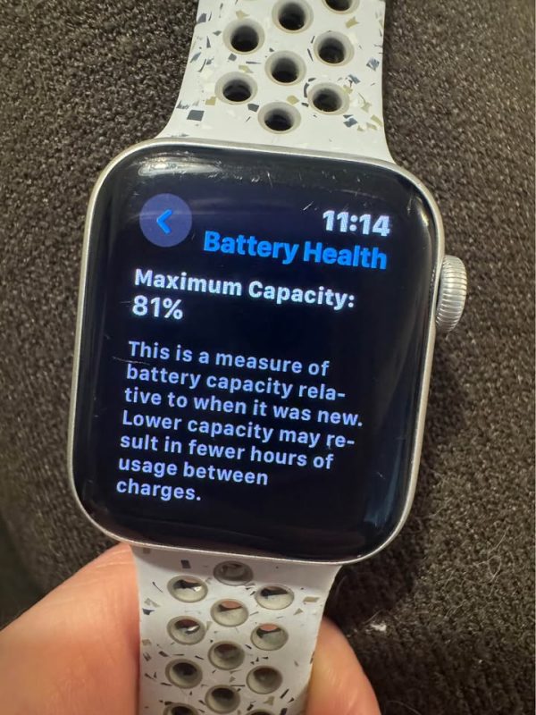 Apple Watch SE 40mm with Nike Sports Band