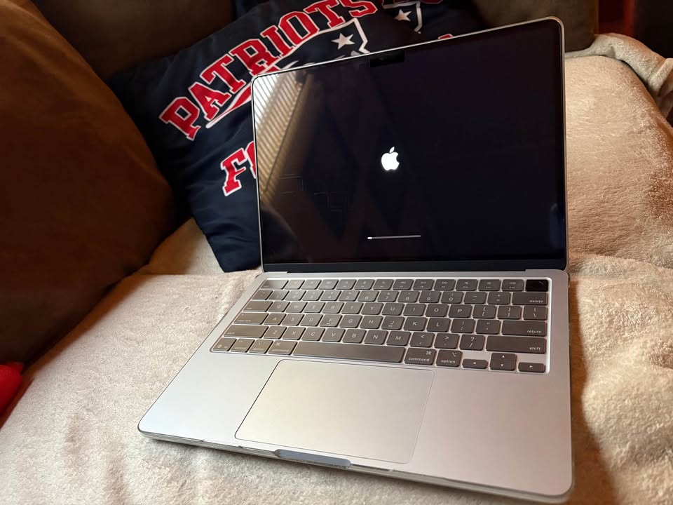 Apple MacBook Air- 13 IN (16GB) 2025 Model 4 Apple MacBook Air- 13 IN (16GB) 2025 Model