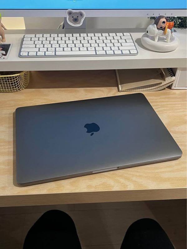 Macbook Pro 2017 13 inch with charger