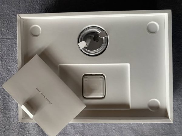 Apple Macbook Air 13.6