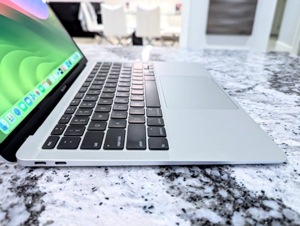 2017 MacBook AIR 12 RETINA | Intel Core M3 2.2GHz • 256GB SSD | Excellent Condition